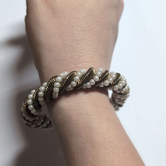219 Vintage Gold and Pearl Beaded Bangle Bracelet‎ - Picture 2 of 5